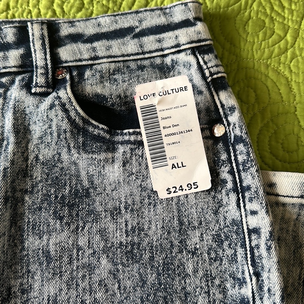 Distressed Jeans - Picture 9 of 9